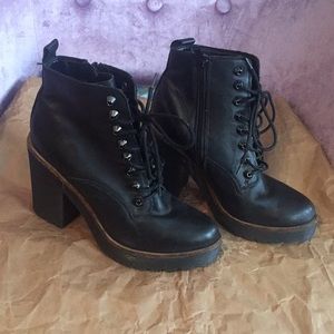 Aldo black leather platform booties!